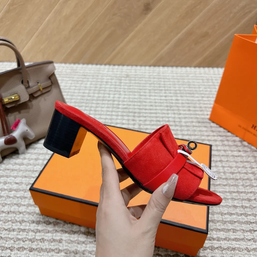 👟👟Ex-factory price 540👟👟 High version of the 2024 spring and summer new HERMES Hermès counter new style. The wedge-heeled Erjiu sandals and slippers, which have been extremely popular recently, are paired with various colorful socks. They are very trendy. Upper: cowhide. Outsole: technological imitation wood sole. Heel height: about 7cm. Size: Female 35-41 (40/41 non-refundable and non-exchangeable)
